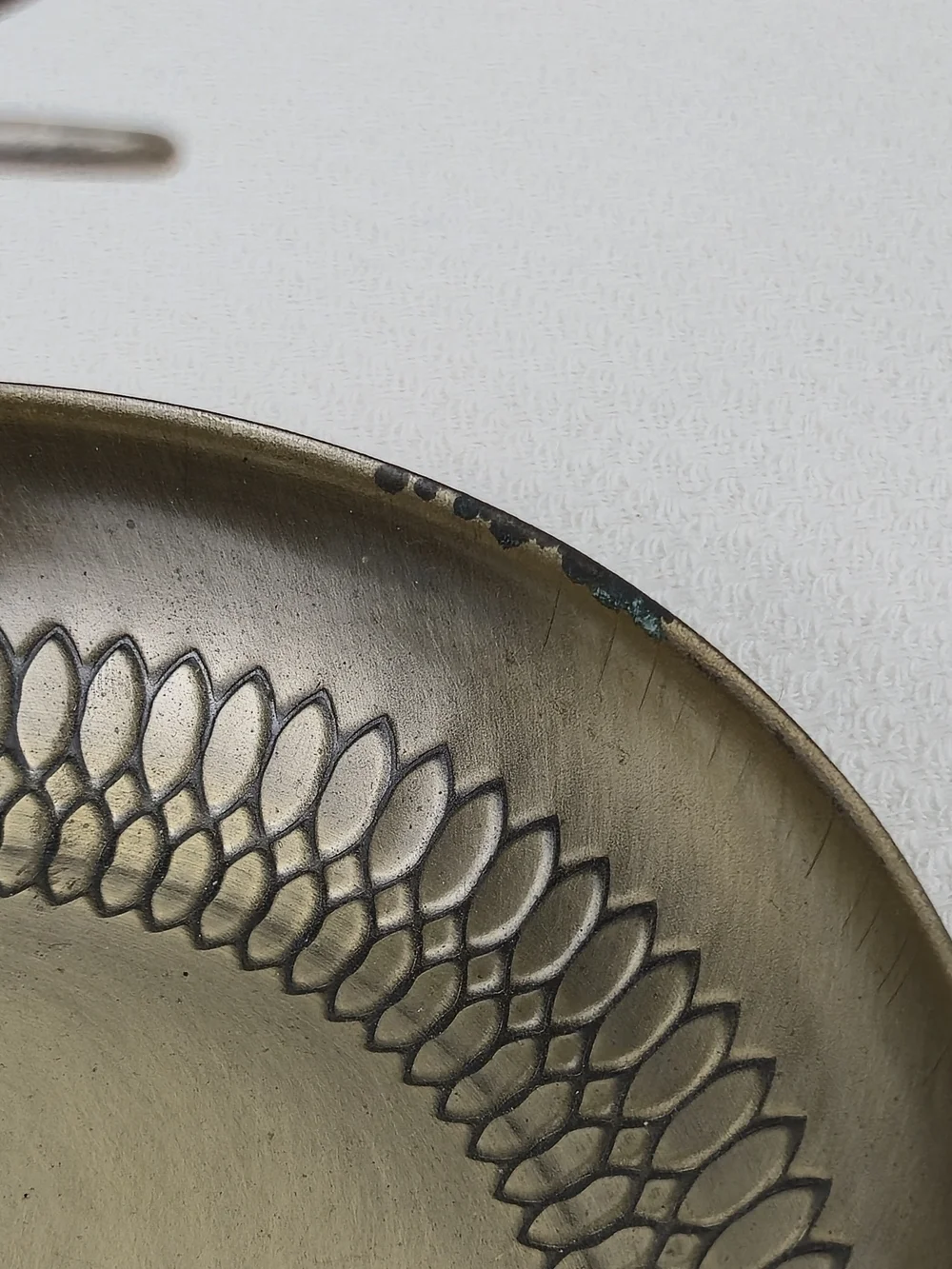 unbranded gold tone